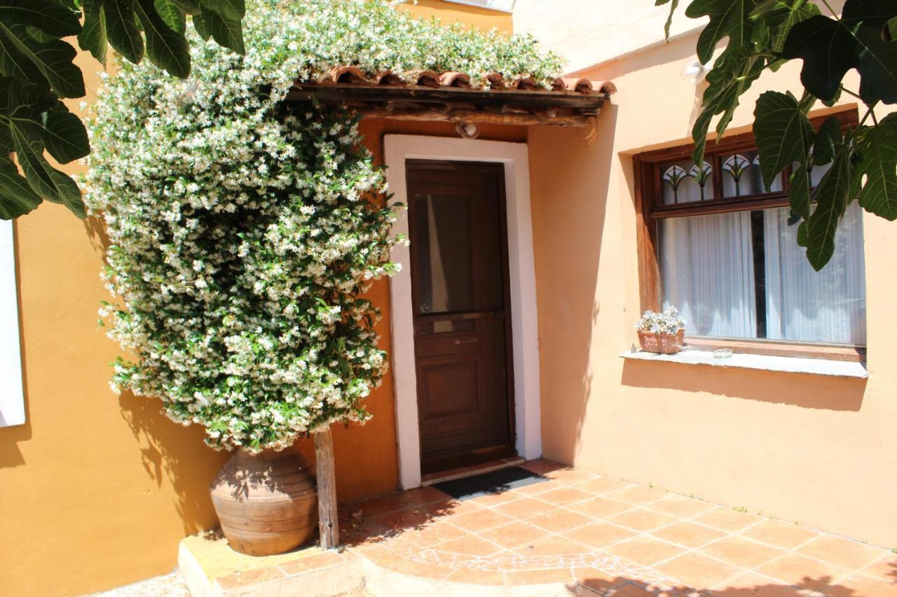 Varias Art House Kallirakhi Exterior photo